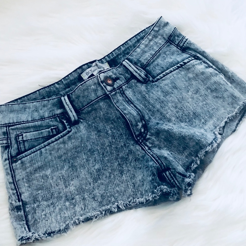 BCBG GENERATION Acid Washed cutoff jean shorts